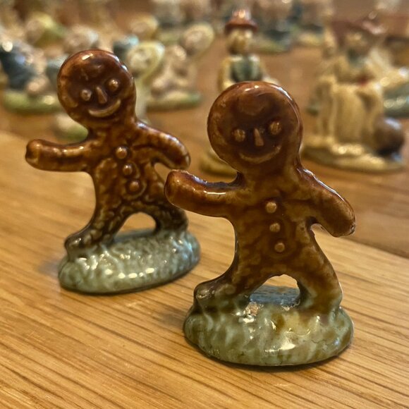 Collectible Nursery Tale Wade Figurines (Red Rose) - Picture 8 of 8